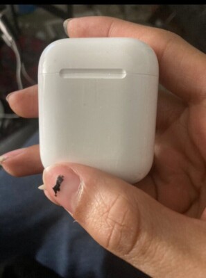 Apple AirPods 2nd Generation with Charging Case - White (USED) Not