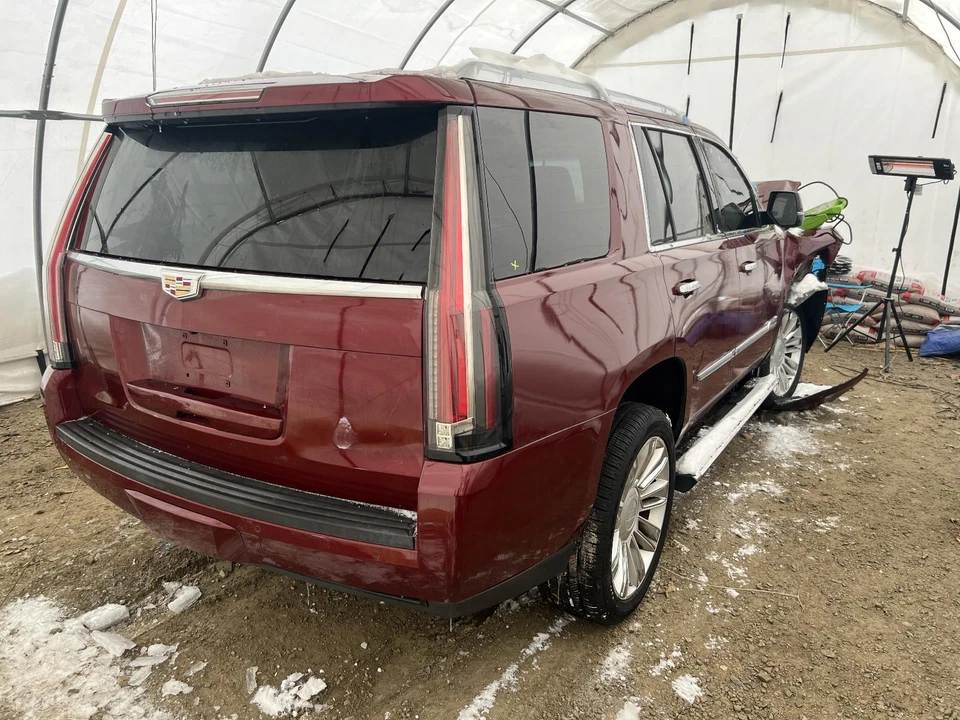 Used Front Drive Axle Shaft fits: 2016 Cadillac Escalade front axle Front Grade - Image 2 of 4