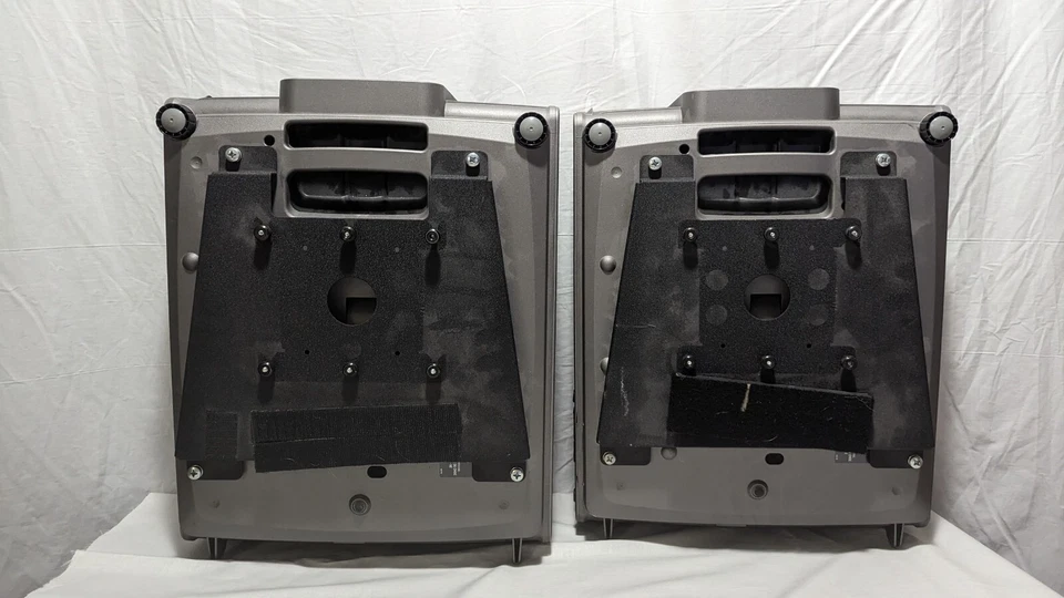 Lot 2 EIKI LC-XG300 Projector 4500 Lumens Home Theater Presentation Parts Repair - Image 4 of 4