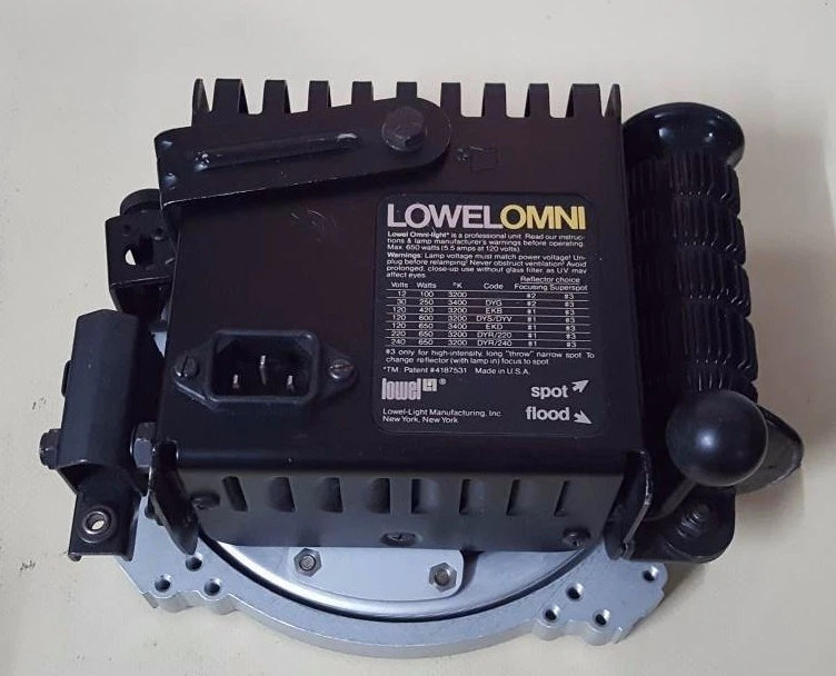 Lowel Omni Light 500 Watt Focus Flood Light w Chimera Octaplus Speed Ring