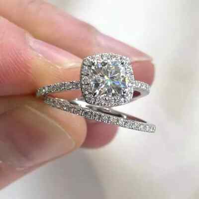 2,80 TCW Cushion Moissanite Halo Braut Verlobungsring in 14K Weißgold plattiert