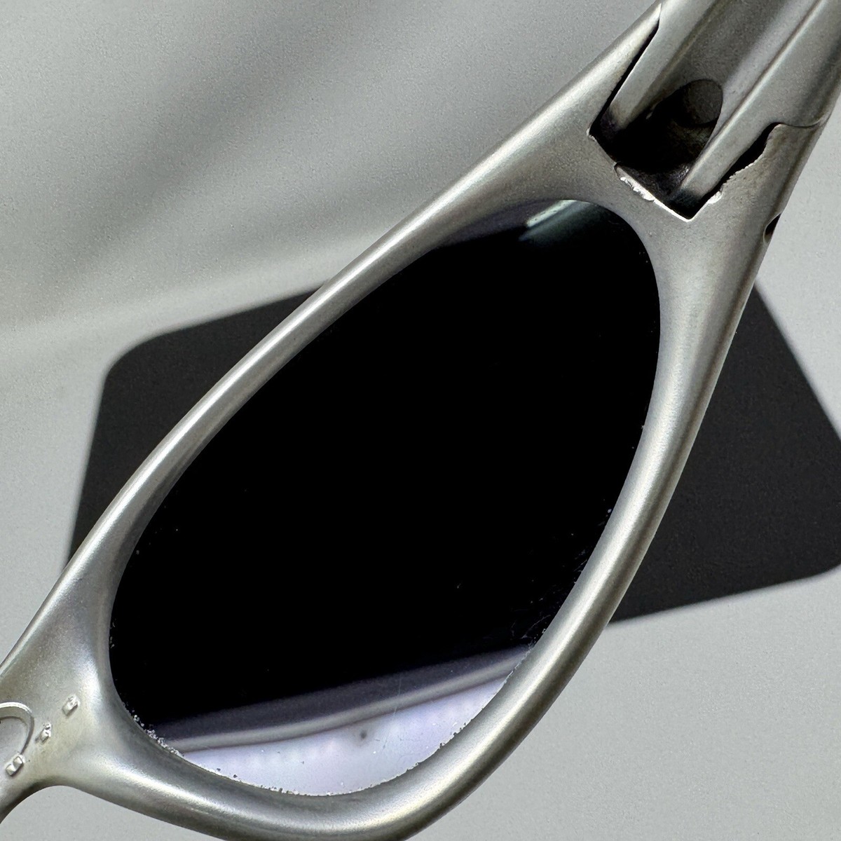 Oakley Minute FMJ 5.56 Silver Sunglasses - Black Iridium | eBay Oakley Minute FMJ 5.56 Silver Sunglasses - Black Iridium | eBay
