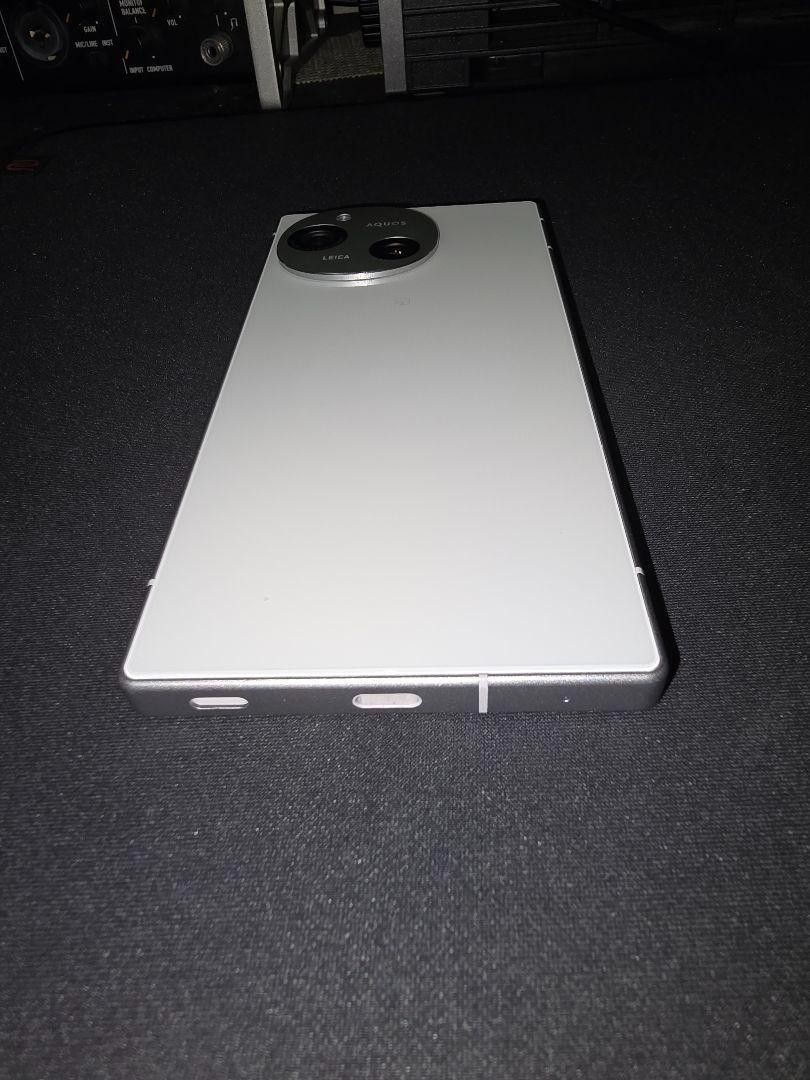 SHARP AQUOS R9 SH-M28 white ROM256GB/RAM12GB Leica Android14 SHARP AQUOS R9 SH-M28 white ROM256GB/RAM12GB Leica Android14