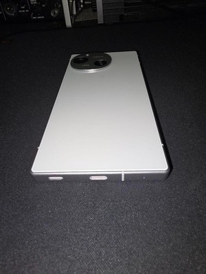 SHARP AQUOS R9 SH-M28 white ROM256GB/RAM12GB Leica Android14