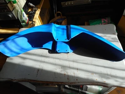 Garde boue BLEU CIEL YAMAHA PIECES OFFICIEL EN BON ETAT - Photo 1/4