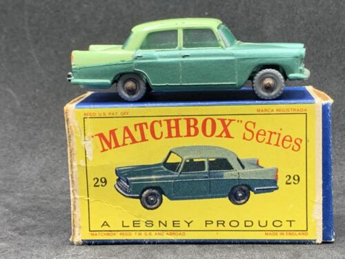 Matchbox MB29-B3: Austin A55 Cambridge SPW with Type D1 Box - Picture 2 of 7