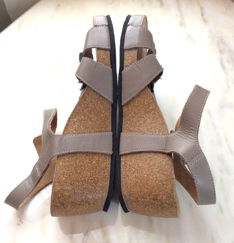Vionic Woman's Gray Leather Wedge Heel Sandals Size 8 - Picture 7 of 9