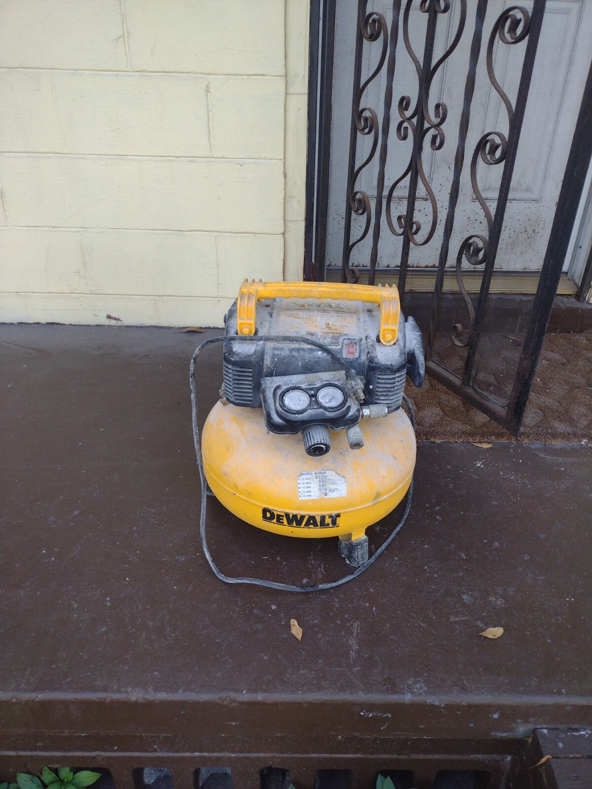 DEWALT DWFP55126 120V 165 PSI Pancake Compressor 885911351409 eBay