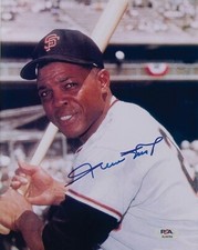 WILLIE  MAYS  -  8 X 10  GLOSSY   SIGNED  PHOTO  REPRINT