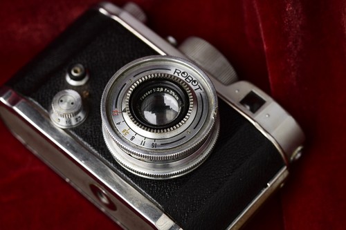 German Berning Robot II ~ Zeiss tessar 2.8 Lens ~ Pre War ~ Working
