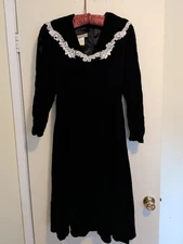 Vintage GUNNE SAX Women's Black Velvet Dress Size 11 Long Sleeve Lace Collar