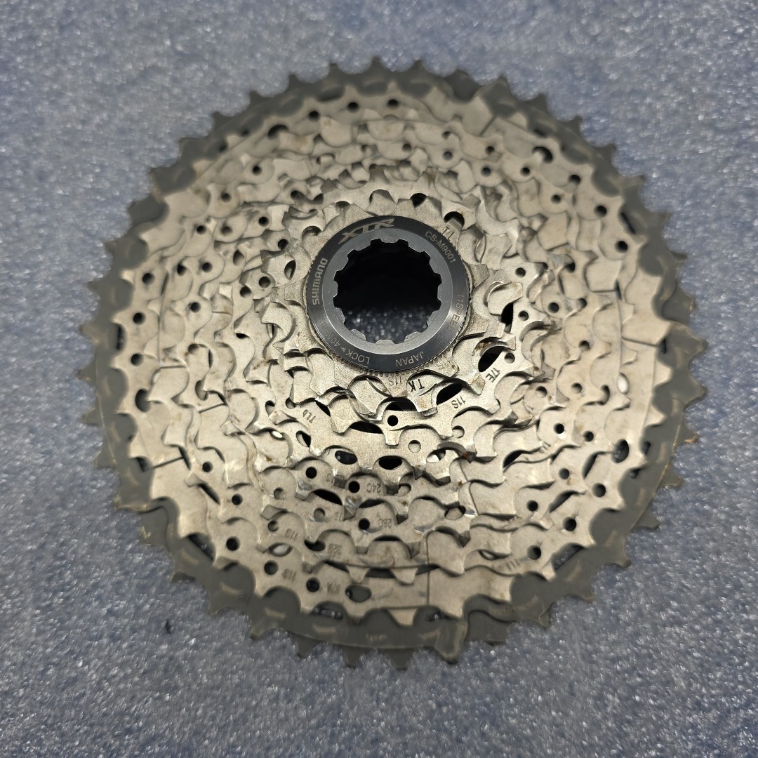 Shimano Deore XT CS-M8000 11t-42t 11 Speed Cassette w/XTR Lock Ring VGC