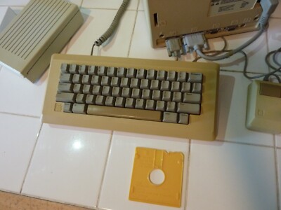 VINTAGE ALL ORIGINAL MACINTOSH II 512K W/ORIGINAL CARRY PACK