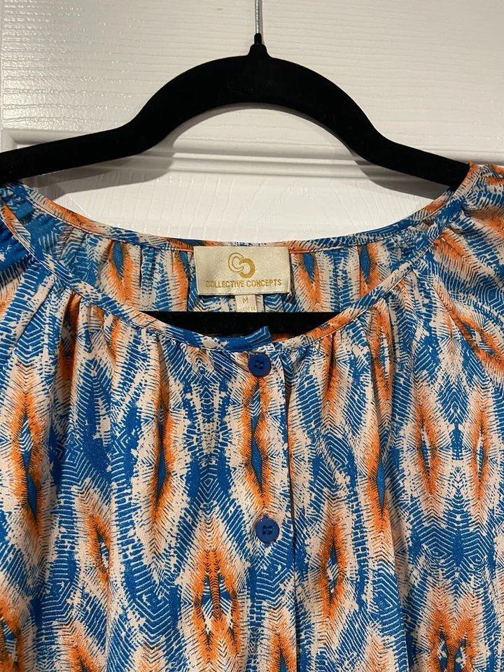 Blusa Collective Concepts Talla M Alto Bajo Botón Frontal Cuello Redondo Manga 3/4 Foto 4 de 4