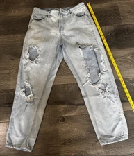 Wild fable women’s straight leg distressed high waist Jean Size 6