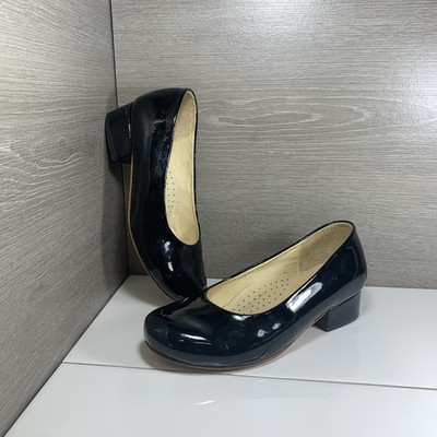 Women s Wide Width Patent Leather Black , 1.5  Heel Dress Shoe. Size 7.5 6E Wide