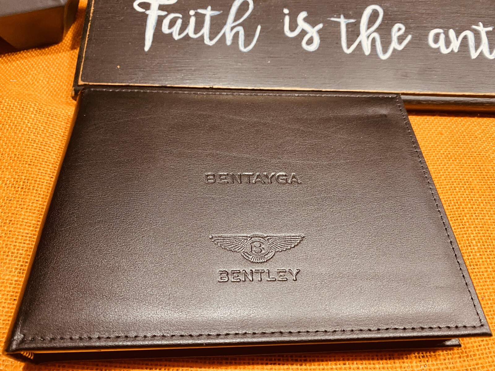 2018 2017 BENTLEY BENTAYGA OWNERS MANUAL W/ NAVIGATION & TV SECTION INSIDE (NEW)