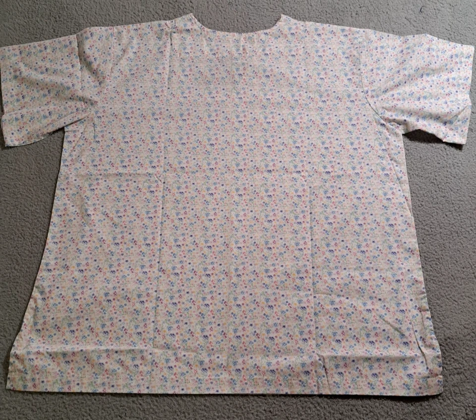 Natural Uniforms Women's Floral Short Sleeve Medical Scrub Top / Size 2X - Image 2 of 4