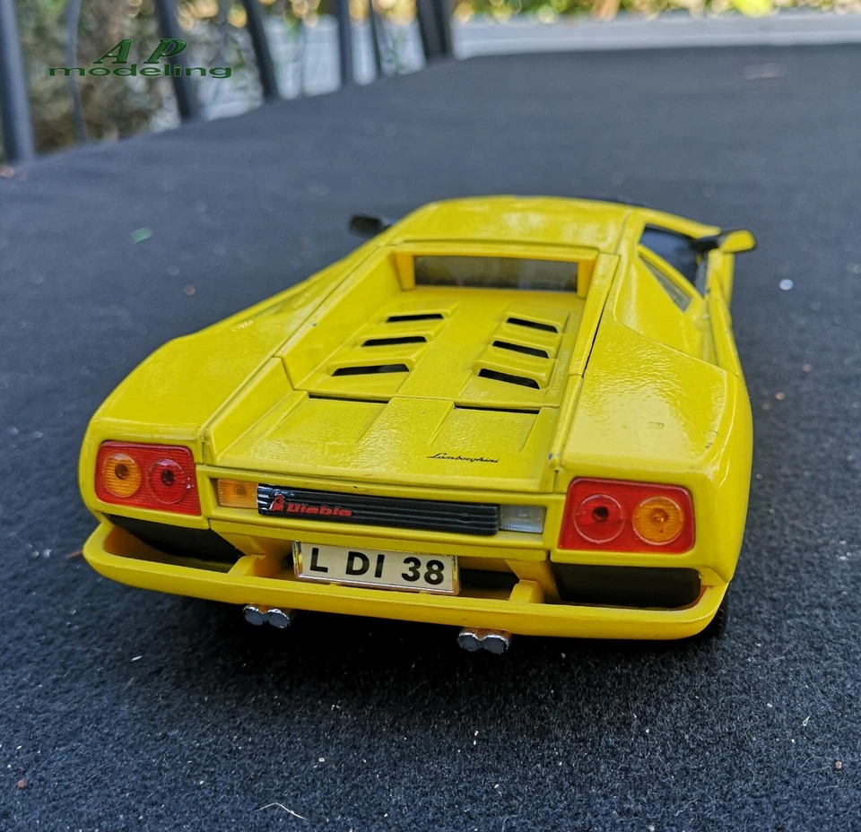 modellino auto scala 1/18 Lamborghini diablo modellini della maisto usato - Immagine 2 di 4