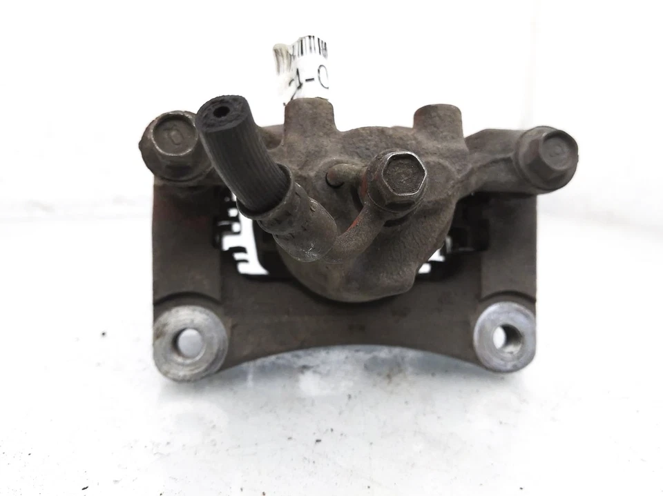 Infiniti G37 2009 3,7 L tracción trasera izquierda pinza de freno roja 44011-Eg50c Foto 4 de 4