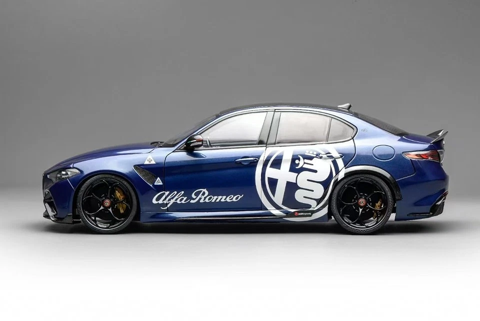 Alfa Romeo Giulia GTA Misano Blue 1/18 - M89005 MOTORHELIX - Immagine 3 di 4