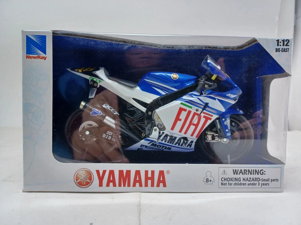 Nuevo Ray Yamaha YZR-M1 MotoGP Racing 2007 Valentino Rossi no. 46 1:12 Diecast Foto 2 de 4