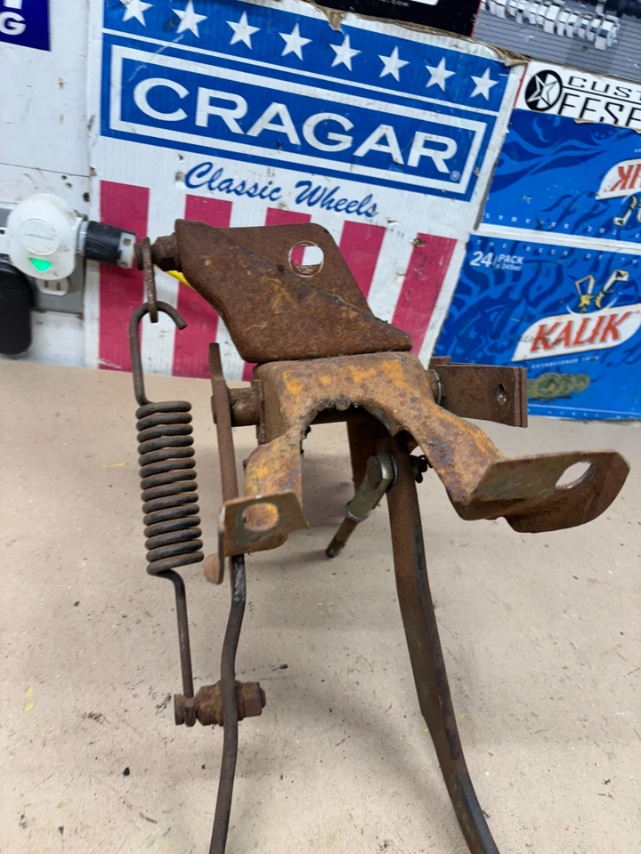 68 1969 1970 K30 C30 Chevrolet GMC Blazer embrague freno pedal montaje manual #3 Foto 3 de 4