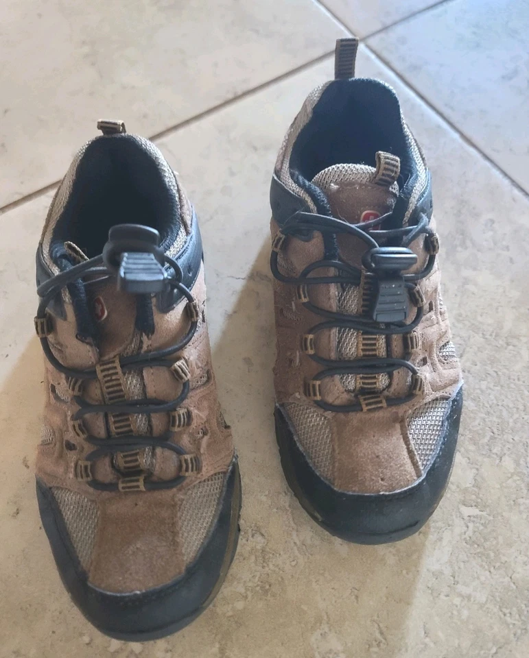 Hiking Shoes Brown Low Rise Boy Or Girl Size 2Y - Image 2 of 4