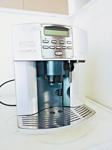 DeLonghi Magnifica gebrauchte Kaffeevollautomat geprüft &funktionsfähig(O4 1136)