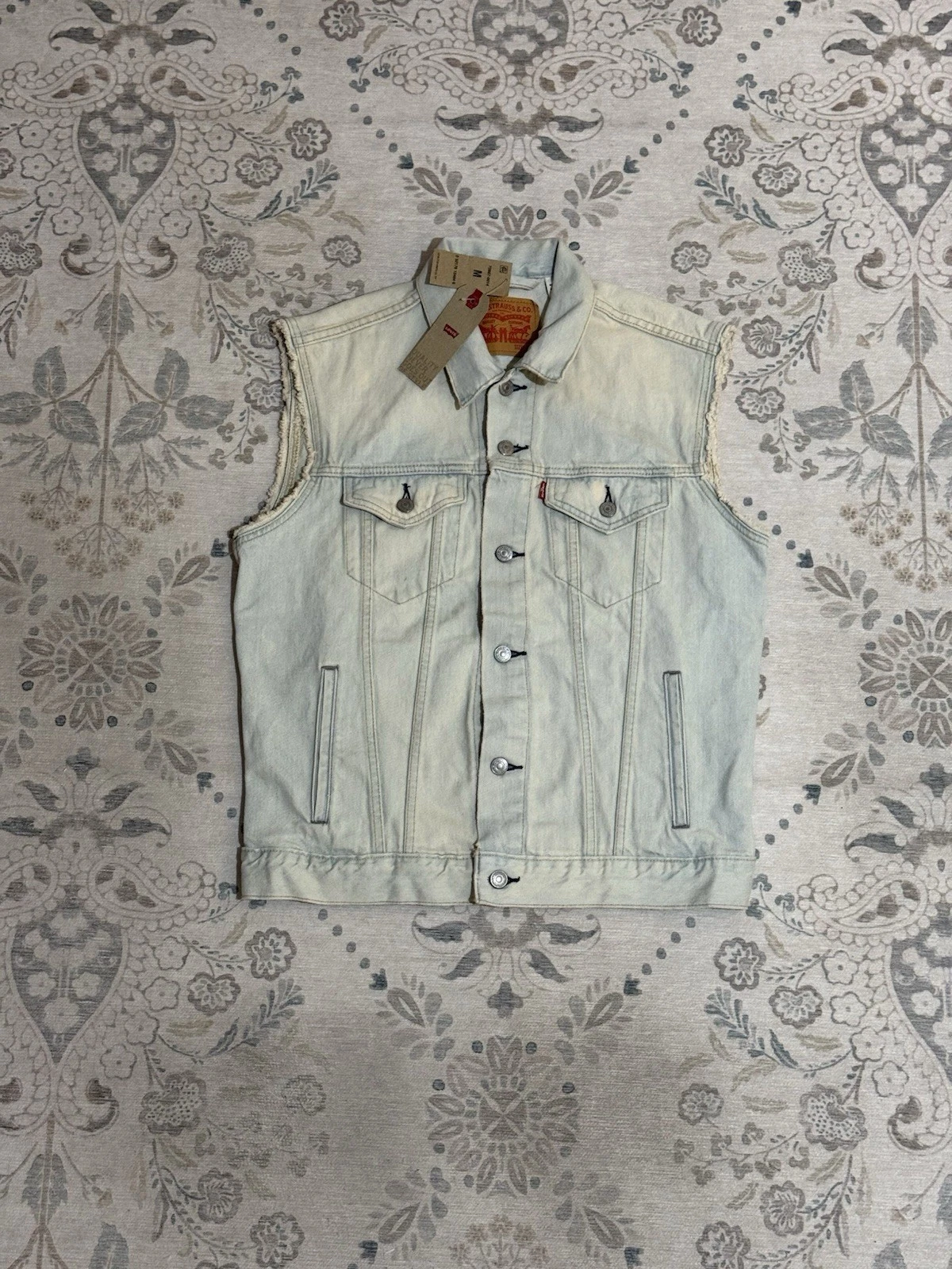 NWT Levi’s Denim Trucker Vest Light Wash Retail $80 Size Medium