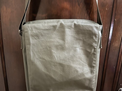 Incase Canvas Vertical Sling - 15x11x5 iPad/Laptop Case Green Duck Canvas - Picture 4 of 20