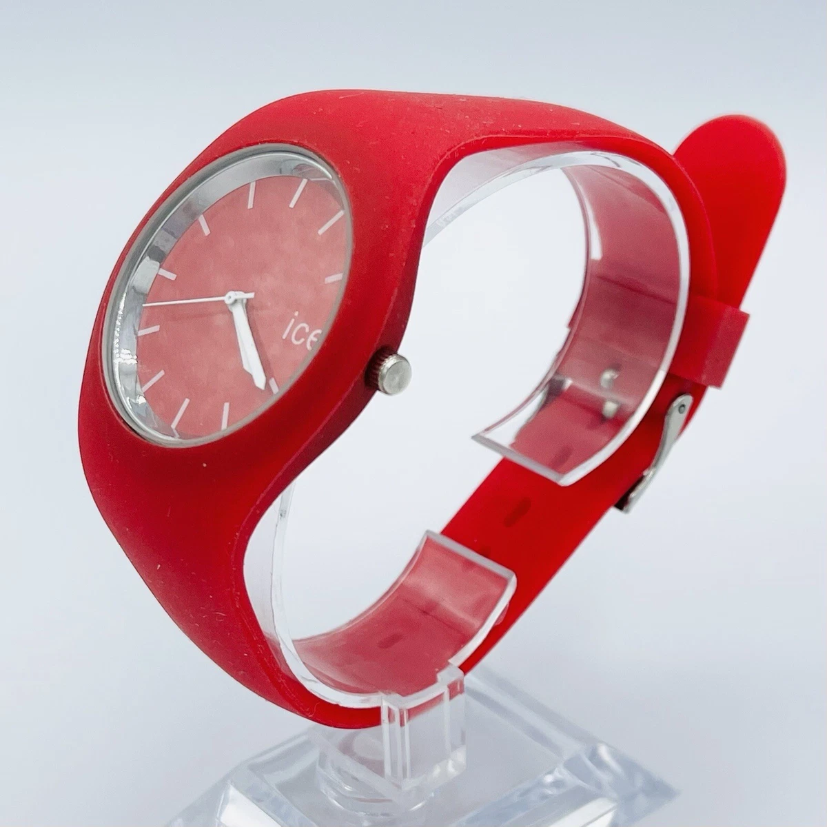 Red outlet silicone watch