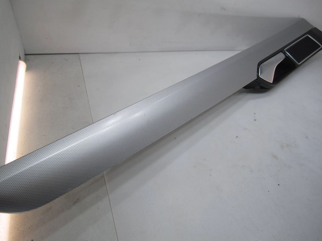 Volkswagen PASSAT B8 2017 Front right front door trim bar