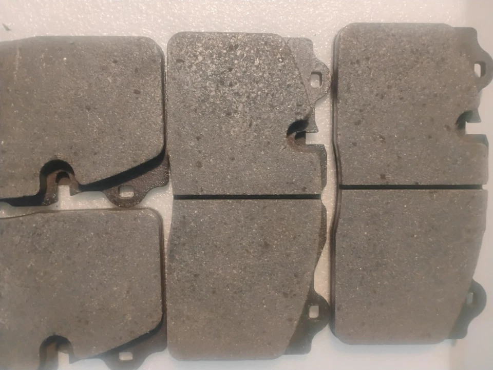 Nuevas pastillas de freno delanteras OEM GM Brembo 2009-13 Chevy Corvette ZR1 para rotores de carbono Foto 4 de 4