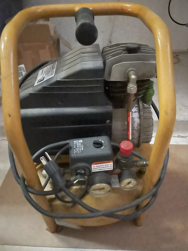 Compresor de aire bostitch 4 galones modelo CWC 100 Foto 2 de 3