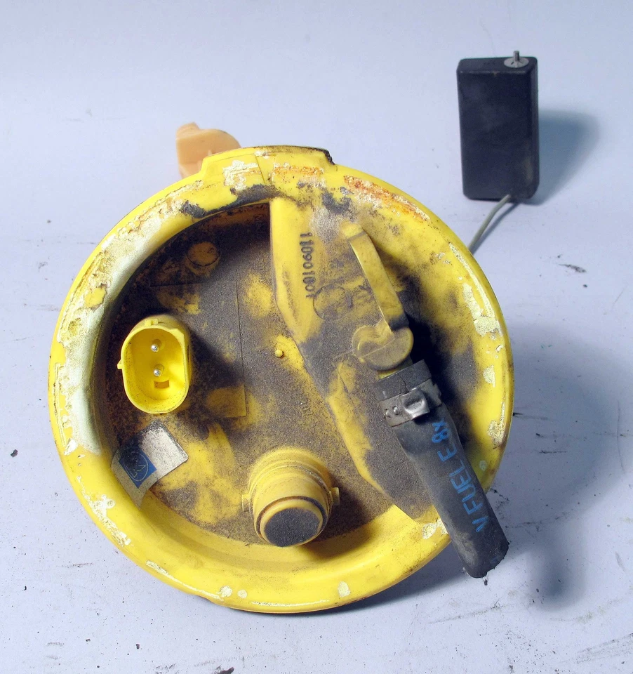 Unidad de envío de nivel de combustible del lado izquierdo BMW E39 serie 5 1997-2003 OEM USADO Foto 3 de 4