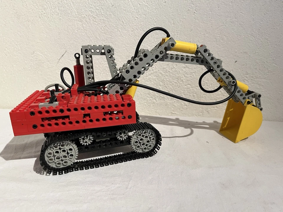 LEGO TECHNIC: Excavator (8851) Pneumatic Bagger , komplett in gutem Zustand - Bild 2 von 4