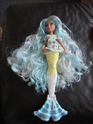 Mermaze Mermaidz Slumber Party Colour Change - Casea Doll - Age 4+