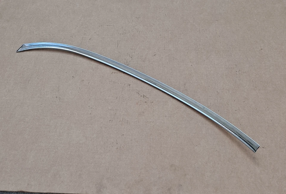 1941 Plymouth Special Deluxe P11 P12 NOS MoPar centro esquerdo vertical moldura de grade - Imagem 4 de 4