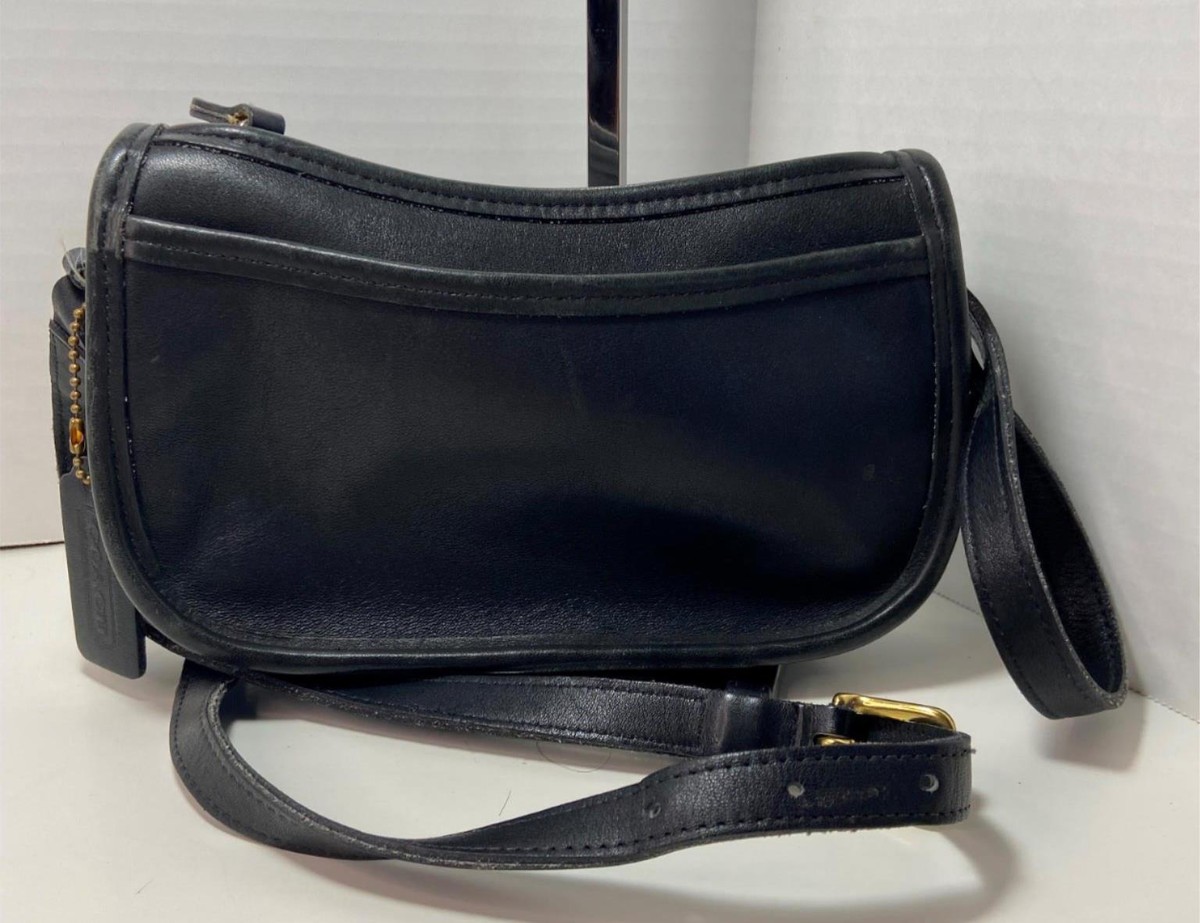 Vintage Coach Black Leather Zippered Wendie Swinger Crossbody 9031