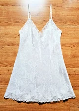 VICTORIA'S SECRET Women's Size MED Nightie Cami Chemise Ship Gold Tag VTG