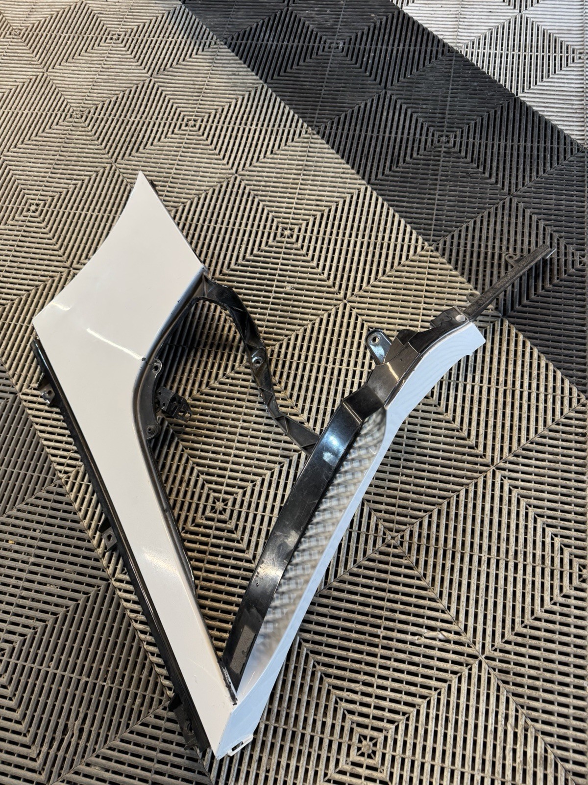 Audi R8 Right Lower Side panel P/N 420853190