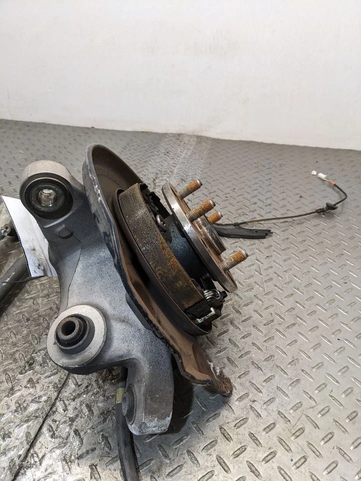 Lexus IS250 IS350 2014-2020 suspensión trasera derecha buje eje nudillo 1177844 Foto 4 de 4