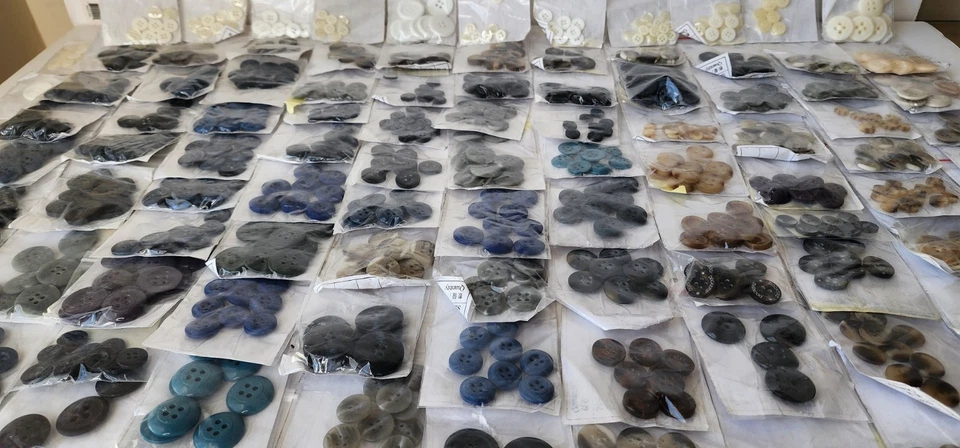 Large Vintage & Modern Button Lot 800+ pcs – Mixed Colors, Sizes, Sorted Sets - Image 2 of 4