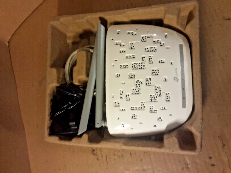 TP-Link VDSL/ADSL Modem Router TD-W9970 + PSU AND LAN CABLE BOX - Image 3 of 4