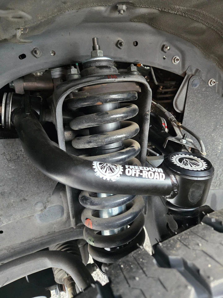 Brazos de control superiores delanteros todoterreno Freedom para elevación de 2-4" para Toyota Tacoma 05-23 Foto 2 de 4