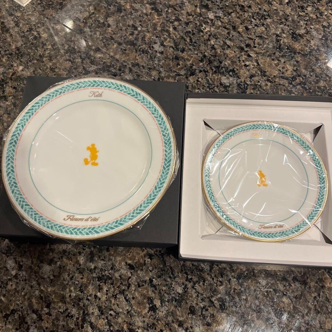 Kith Tokyo Fleurs ete for Disney 2 Plate Set 100 Years Kith Tokyo Fleurs ete for Disney 2 Plate Set 100 Years
