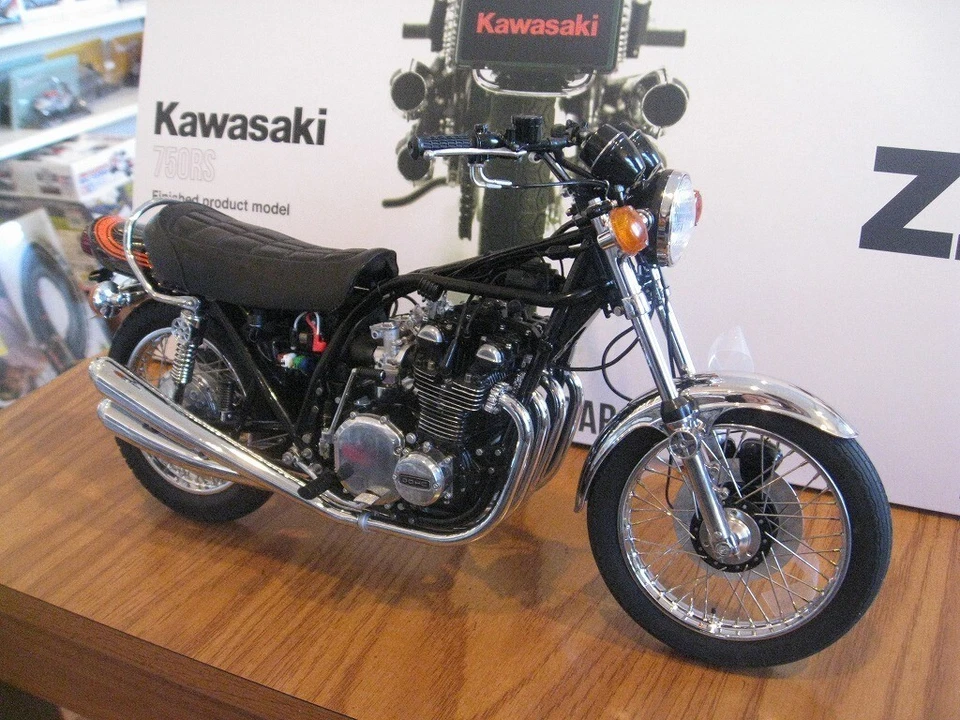 Marusan Kawasaki 750RS Z2 1/6 Yamato Museum Model - Immagine 2 di 4