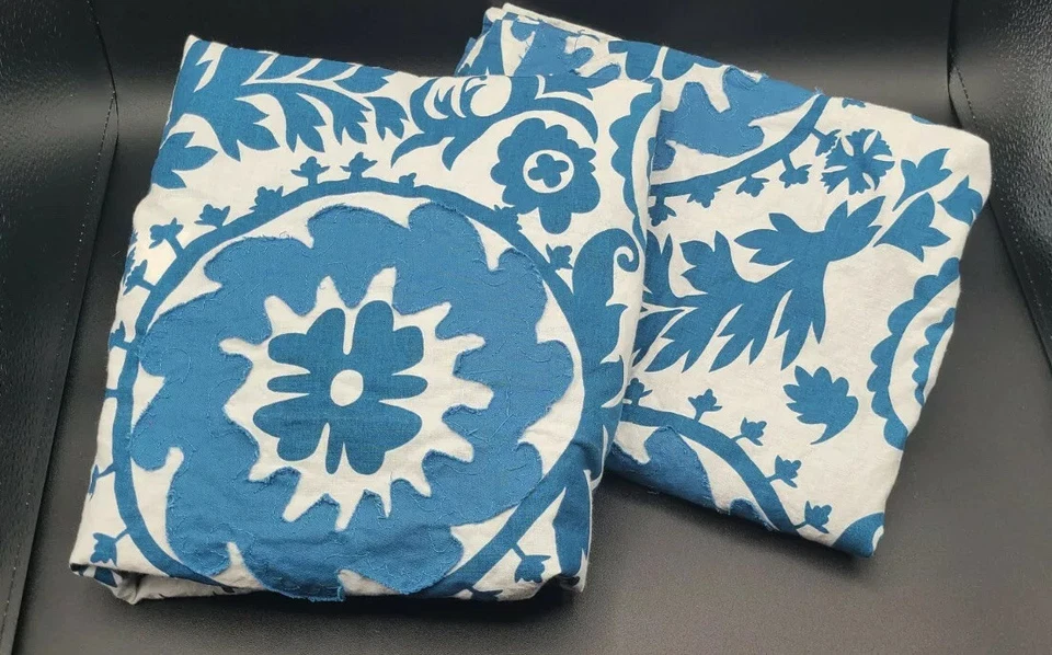 Pair of Blue & White Floral Textured King Pillow Shams Pillowcase Covers - Image 2 of 4