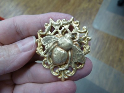 (b-bee-20) little busy Bee bumble bees honey Insect bug lover pin pendant brooch
